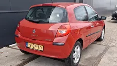 Rood Gebruikt 2006 Renault Clio II Dynamique Hatchback | € 1.299 (Eerlijke prijs)