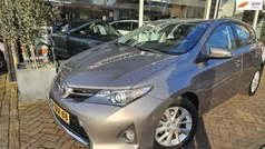 Bruin Gebruikt 2013 Toyota Auris Hatchback | € 8.950 (Eerlijke prijs)