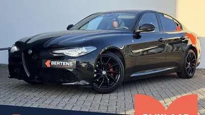 Zwart Occasion 2019 Alfa Romeo Giulia Super Sedan | € 27.950 (Goede deal)