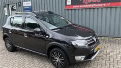 Zwart Gebruikt 2013 Dacia Sandero Lauréate Hatchback | € 6.250 (Eerlijke prijs)
