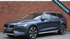 Blauw Gebruikt 2020 Volvo V60 CC Pro Stationwagen | € 38.950 (Eerlijke prijs)