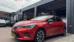 Rood Gebruikt 2023 Renault Clio V Techno Hatchback | € 16.390 (Eerlijke prijs)
