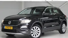 Zwart Gebruikt 2020 VW T-Roc Business SUV | € 19.795 (Eerlijke prijs)