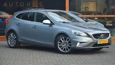 Gebruikt 2015 Volvo V40 R-Design Hatchback | € 9.950 (Eerlijke prijs)