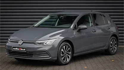 Occasion 2021 VW Golf VIII Life Hatchback | € 19.900 (Eerlijke prijs)