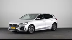 Grijs, metallic lak Gebruikt 2022 Ford Focus ST-Line X Hatchback | € 23.945 (Eerlijke prijs)
