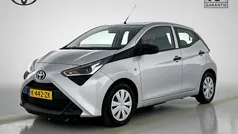 Grijs metallic Gebruikt 2021 Toyota Aygo Hatchback | € 11.900 (Eerlijke prijs)
