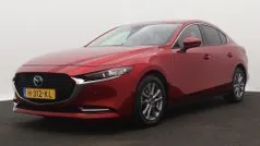 Rood metallic Gebruikt 2020 Mazda 3 Comfort Sedan | € 23.695 (Eerlijke prijs)