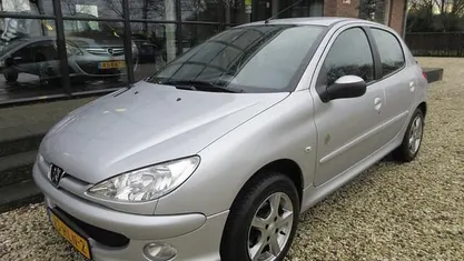 Grijs (metallic) Occasion 2009 Peugeot 206 Hatchback | € 3.950 (Eerlijke prijs)