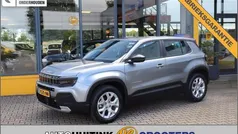 Grijs, metallic lak Gebruikt 2023 Jeep Avenger Altitude SUV | € 25.990 (Eerlijke prijs)