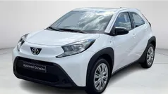Wit Gebruikt 2024 Toyota Aygo Play Hatchback | € 20.945 (Eerlijke prijs)
