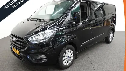 Zwart Gebruikt 2024 Ford Transit Custom Trend Van | € 31.890 (Eerlijke prijs)