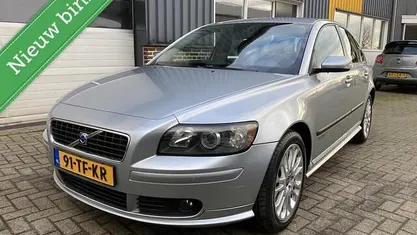 Grijs Gebruikt 2006 Volvo S40 Kinetic Sedan | € 2.999 (Eerlijke prijs)
