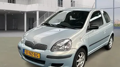 Blauw Gebruikt 2004 Toyota Yaris Terra Hatchback | € 1.950 (Eerlijke prijs)