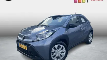Gebruikt 2025 Toyota Aygo X Play SUV | € 18.299 (Eerlijke prijs)