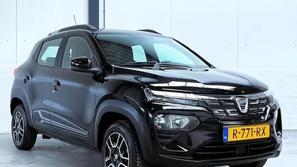 Occasion Dacia Spring Essentiel 33 kW (45 PK) 2022 Zwart (metallic) Hatchback