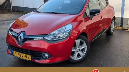 Rood Occasion 2014 Renault Clio IV Dynamique Hatchback | € 5.900 (Eerlijke prijs)
