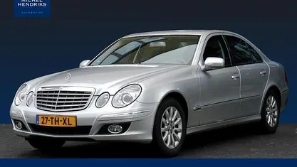 Grijs (metallic) Occasion 2006 Mercedes E200 Elegance Sedan | € 9.750 (Eerlijke prijs)