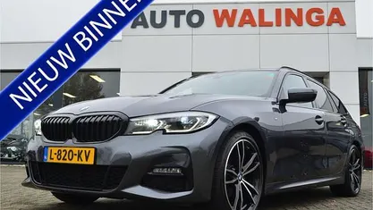 Grijs (metallic) Gebruikt 2021 BMW 318 M Sport Stationwagen | € 26.750 (Eerlijke prijs)