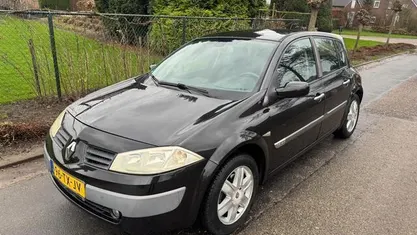 Zwart Occasion 2004 Renault Mégane II Dynamique Hatchback | € 1.299 (Goede deal)