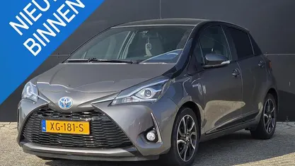 Occasion Toyota Yaris Hybrid Plus 2019 Grijs Hatchback