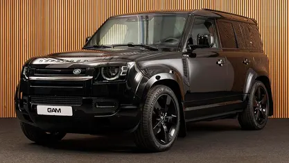 Zwart (metallic) Occasion 2024 Land Rover Defender SE Dynamic Van | € 72.800 (Eerlijke prijs)