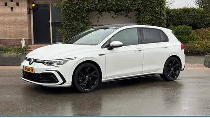 Gebruikt 2022 VW Golf VIII R-line Hatchback | € 29.890 (Eerlijke prijs)