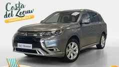 Titanium grey m Gebruikt 2021 Mitsubishi Outlander P-HEV Intense+ SUV | € 26.450 (Eerlijke prijs)
