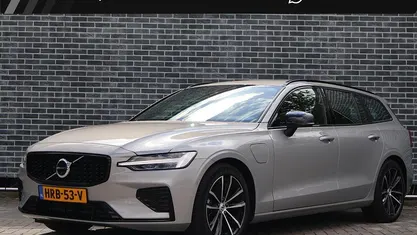 Gebruikt 2025 Volvo V60 Plus Stationwagen | € 45.894 (Eerlijke prijs)