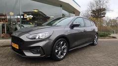 Grijs Gebruikt 2020 Ford Focus ST-Line Hatchback | € 16.450 (Eerlijke prijs)
