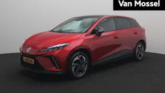 Rood Gebruikt 2023 MG MG4 EV Luxury Hatchback | € 22.995 (Eerlijke prijs)