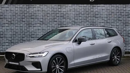 Grijs Gebruikt 2025 Volvo V60 Plus Stationwagen | € 45.894 (Eerlijke prijs)