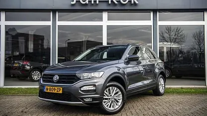 Grijs Gebruikt 2020 VW T-Roc Business SUV | € 20.400 (Eerlijke prijs)