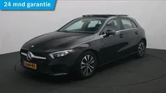 Donker kosmoszwart metaalkleur metallic Gebruikt 2021 Mercedes A180 Business Hatchback | € 24.945 (Eerlijke prijs)