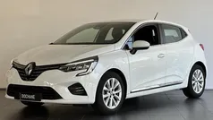 Gebruikt 2022 Renault Clio V Intens Hatchback | € 16.450 (Eerlijke prijs)
