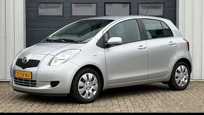 Grijs (metallic) Gebruikt 2006 Toyota Yaris Sol Hatchback | € 5.950 (Eerlijke prijs)