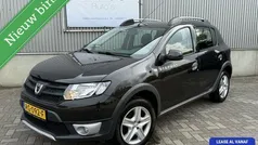 Zwart Gebruikt 2015 Dacia Sandero Lauréate Hatchback | € 5.250 (Eerlijke prijs)