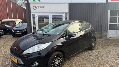 Zwart (metallic) Occasion 2012 Ford Fiesta Titanium Hatchback | € 4.995 (Eerlijke prijs)