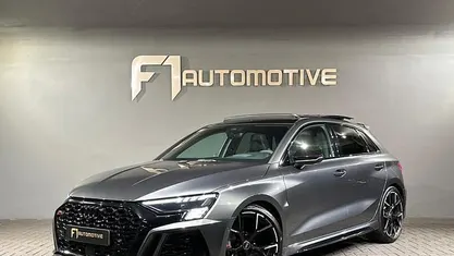 Grijs (metallic) Gebruikt 2023 Audi RS3 Sportback Business Hatchback | € 74.400 (Eerlijke prijs)