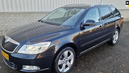 Zwart Gebruikt 2011 Skoda Octavia Business Line Stationwagen | € 2.950 (Goede deal)