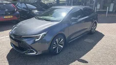 Grijs Gebruikt 2025 Toyota Corolla Hybrid Hatchback | € 36.900 (Eerlijke prijs)