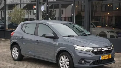 Gebruikt 2023 Dacia Sandero Expression Hatchback | € 10.945 (Super prijs)