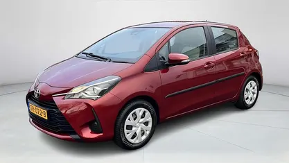 Occasion Toyota Yaris Active 112 PK (82 kW) 2018 Rood Hatchback