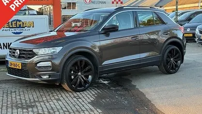 Bruin Gebruikt 2019 VW T-Roc Style SUV | € 23.832 (Eerlijke prijs)