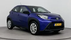 Blauw Gebruikt 2024 Toyota Aygo Play Hatchback | € 17.999 (Eerlijke prijs)