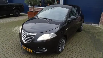 Zwart Occasion 2012 Lancia Ypsilon Platinum Hatchback | € 5.950 (Eerlijke prijs)
