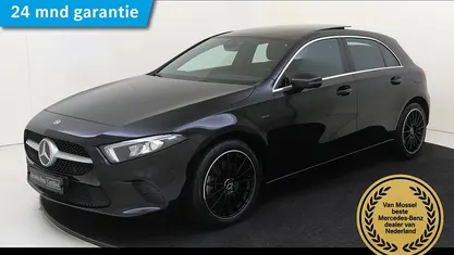 Zwart Occasion 2022 Mercedes A250 Hatchback | € 27.500 (Eerlijke prijs)