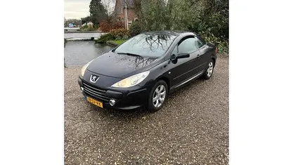 Zwart (metallic) Gebruikt 2006 Peugeot 307 CC Cabriolet | € 1.650 (Eerlijke prijs)