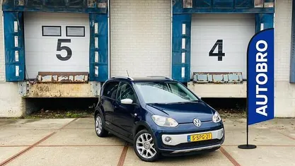 Blauw Occasion 2013 VW cross up! Hatchback | € 7.499 (Eerlijke prijs)