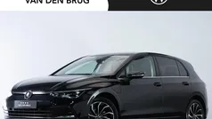 Zwart Gebruikt 2021 VW Golf VIII Style Hatchback | € 25.485 (Goede deal)